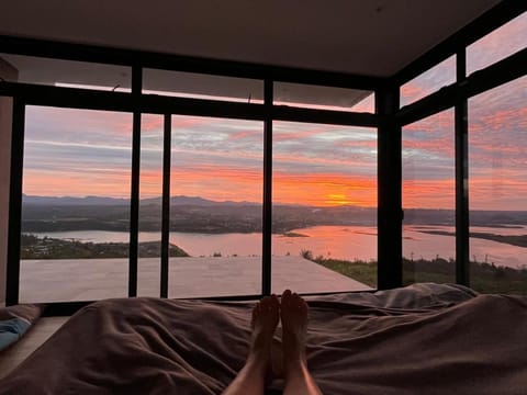 Natural landscape, View (from property/room), Balcony/Terrace, Photo of the whole room, Lake view, Mountain view, Sunrise