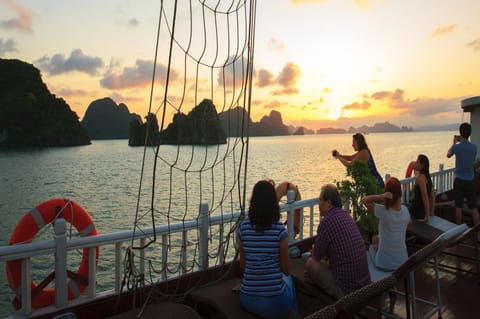 Royal Palace Cruise Barco atracado in Laos