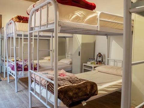 Bedroom, bunk bed