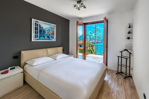 View (from property/room), Bedroom, Lake view