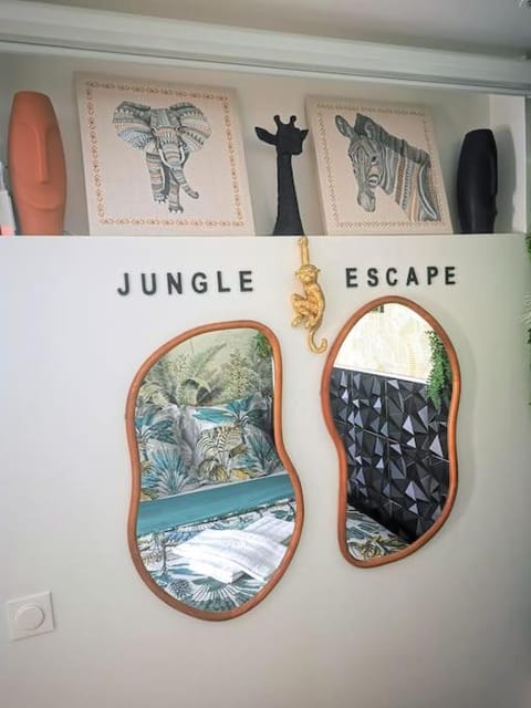 Jungle Escape Romantique Apartment in Pontoise