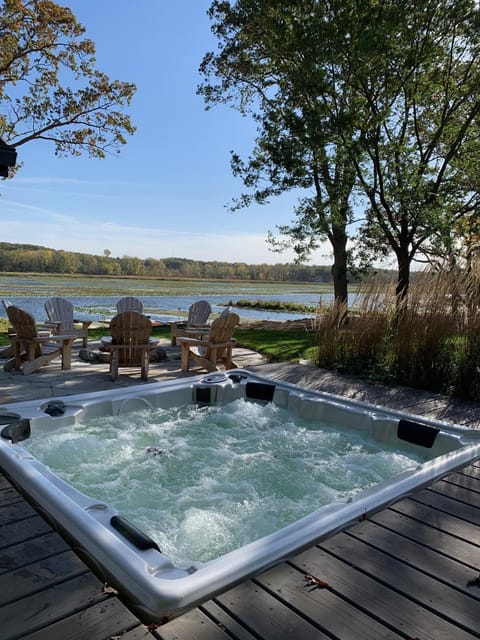 Hot Tub, River view, fireplace