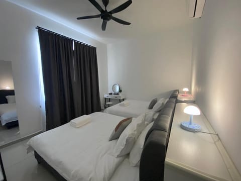 Bukit Indah - Room with Private Bathroom 1-4Pax Hostel in Johor Bahru