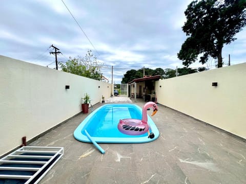 Casa com piscina , ar condicionado e churrasqueira no balneário Eliana House in Guaratuba