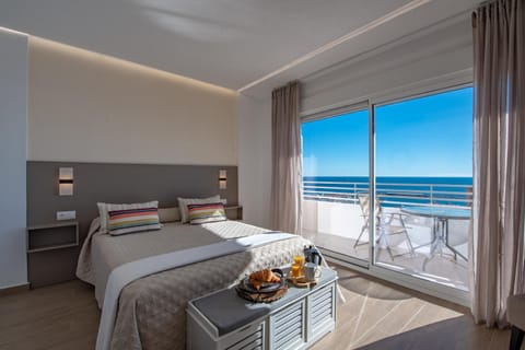 Balcony/Terrace, Photo of the whole room, Bedroom, Sea view