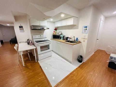 Kitchen or kitchenette, Dining area, oven, toaster