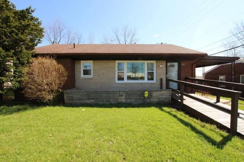 El Retro- Mid Century Ranch near Horse Park & Rupp House in Lexington