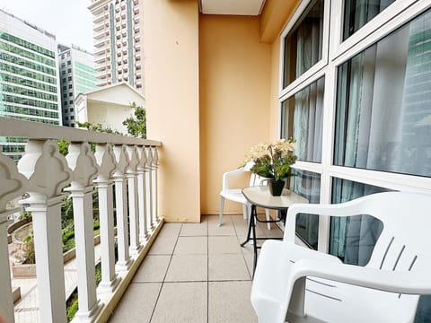 COZI Grand Canal Mckinley Residences BGC Apartment in Makati