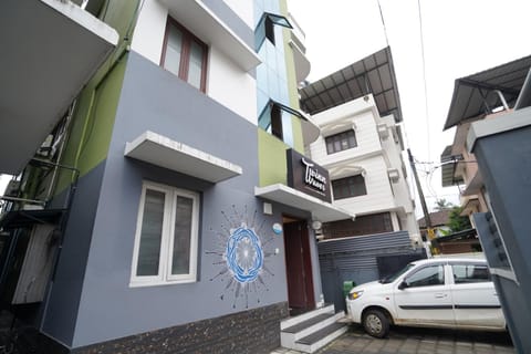 Property building, Day, Neighbourhood, Street view, Location, Parking