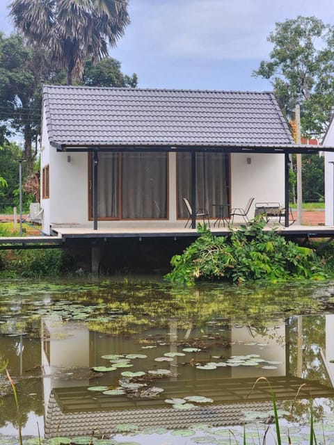 Property building, Natural landscape, Lake view, River view