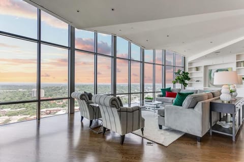 Luxurious High Living With Breathtaking Views Apartment in San Antonio