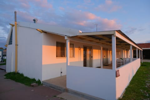 Sunset Holiday Home Facing the Sea House in Mandurah