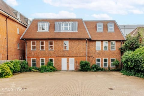 StarHost Residences - Brand New 2 Bed Apartment in Newbury Town Centre Apartment in Newbury