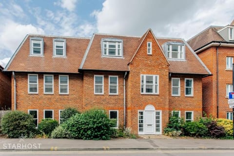 StarHost Residences - Brand New 2 Bed Apartment in Newbury Town Centre Apartment in Newbury