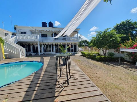 Property building, Garden, Swimming pool