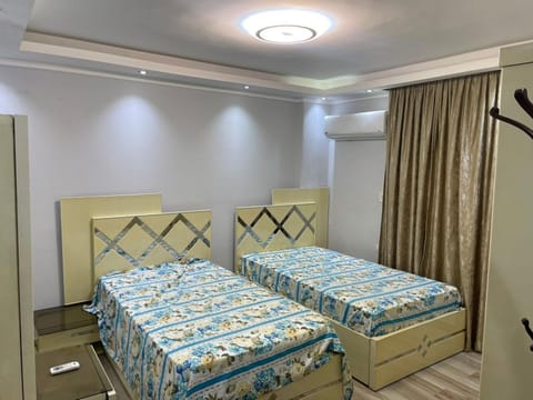 شقه علي النيل مباشر ثلاث غرف جميعهم علي النيل مباشر Apartment in Cairo