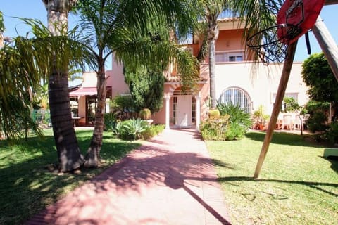 Property building, Day, Garden, Garden view