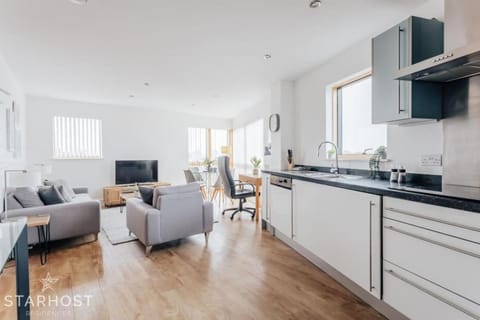 StarHost Residences - Stunning 2 bed apartment in West Mills, Newbury Apartment in Newbury