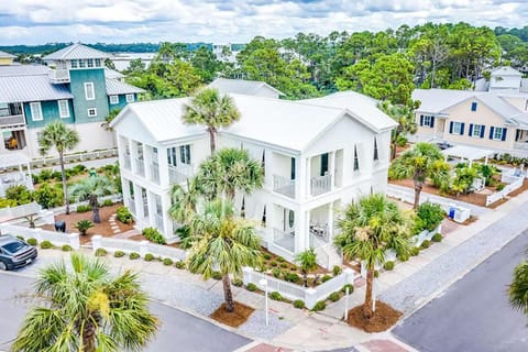 Relax Awhile Maison in Carillon Beach