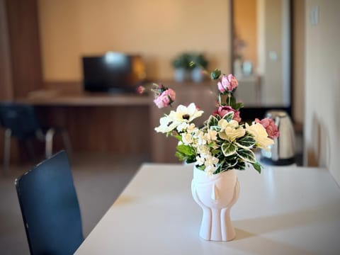 TV and multimedia, Dining area