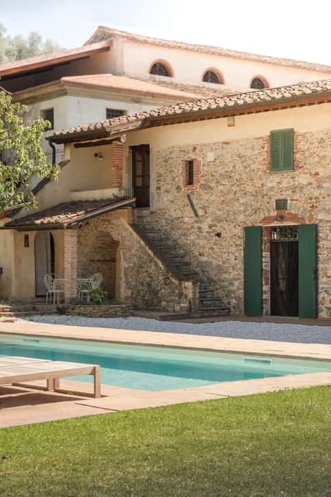 Property building, Day, Pool view, Swimming pool