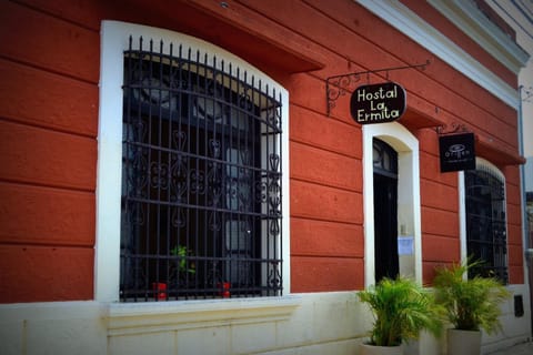 Facade/entrance, Property logo or sign, Street view