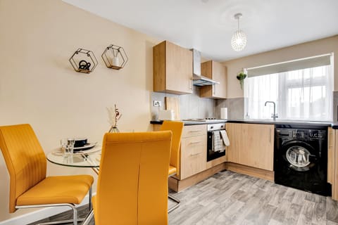 Luxury apartment 8 minutes from Heathrow Apartment in Hayes