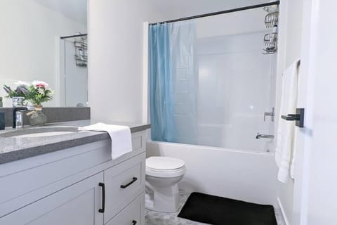 The Bronco - Cozy 2 Bedroom Suite in Brighton Apartment in Saskatoon