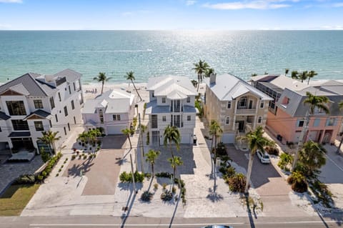 Seabreeze, The perfect tropical family vacation home getaway House in Bonita Springs