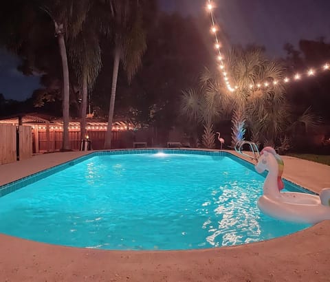 Pool view, Swimming pool, group of guests