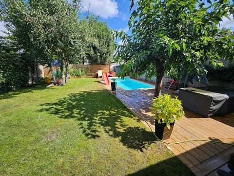 Spring, Garden view, Pool view, Swimming pool