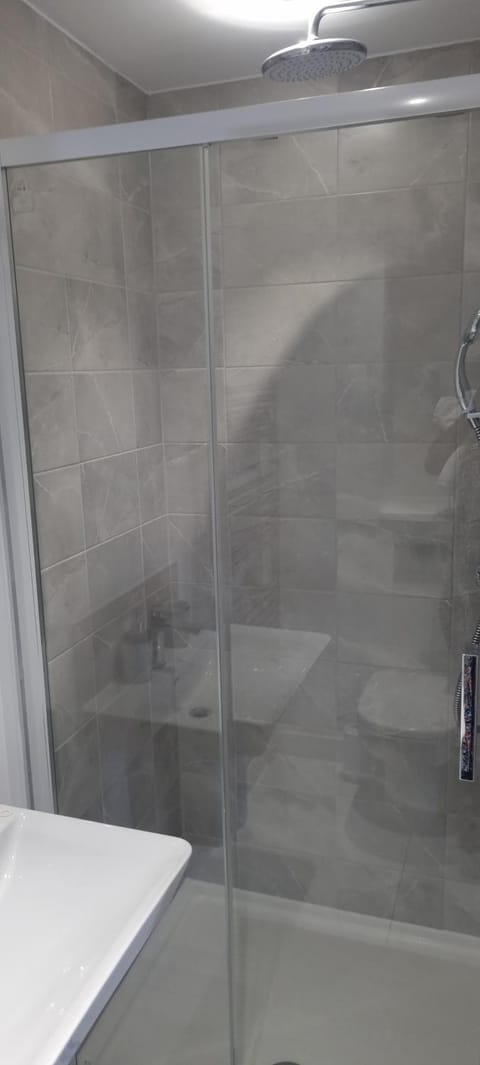 Lush King Ensuite in a shared home Apartment in Salford