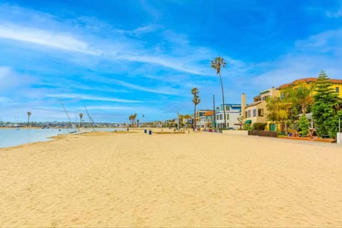 Dreamy Bayside View Family Home House in Mission Beach