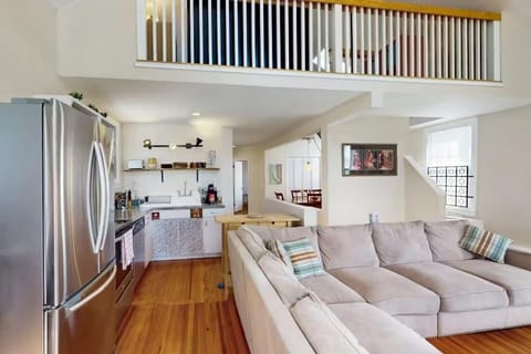 Charming Beach House Top Floor - Walk Everywhere Apartamento in North Beach