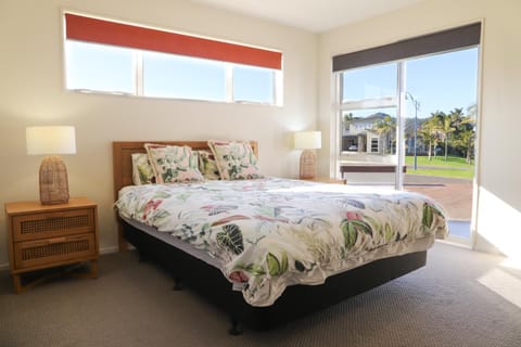 Hosts on the Coast Aquila Sunrise House in Whitianga