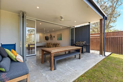 Husky Dream - Pet Friendly - 4 Mins Walk to Beach House in Huskisson