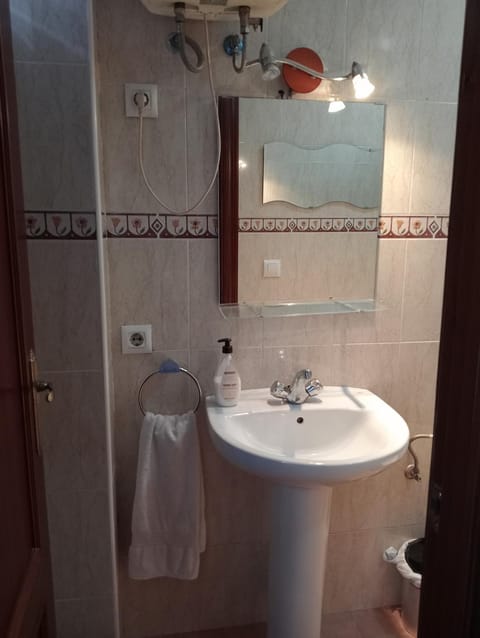 Shower, Bedroom