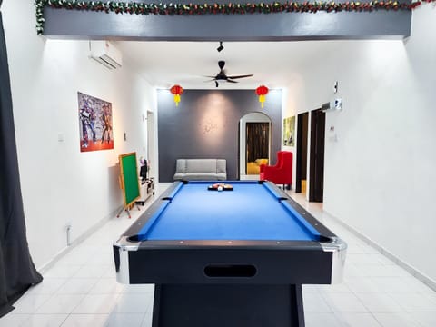 Johor Jaya -- KTV & Swimming Pool & Mahjong #5BR2B 15pax House in Johor Bahru