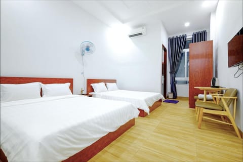 Bed, TV and multimedia, Photo of the whole room, Bedroom, towels, air conditioner