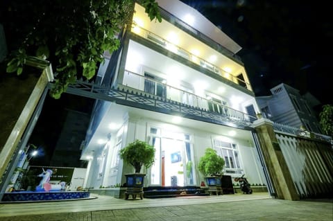 Property building, Facade/entrance, Night