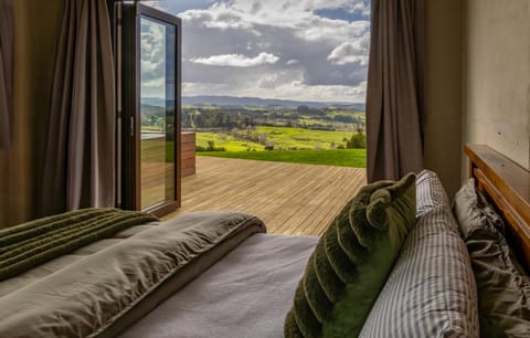 View (from property/room), Balcony/Terrace, Bedroom, Mountain view