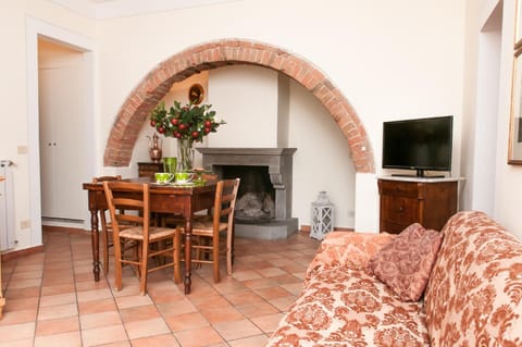 TV and multimedia, Living room, Dining area