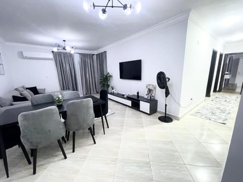 Communal lounge/ TV room, TV and multimedia, Living room, Seating area, Evening entertainment