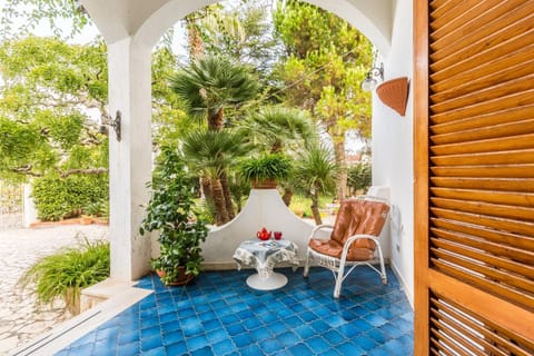 Garden, View (from property/room), Seating area, Dining area