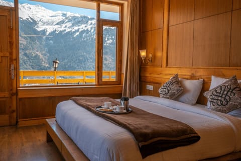 Bed, Natural landscape, Winter, Photo of the whole room, Bedroom, Mountain view