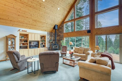 Cozy Chester Home with Patio and Lake Access! Maison in Lake Almanor West