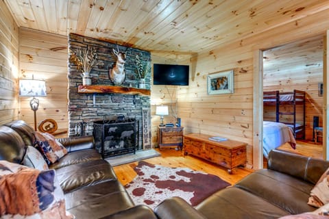 Nantahala Village Cabin with Resort Amenities! House in Fontana Lake