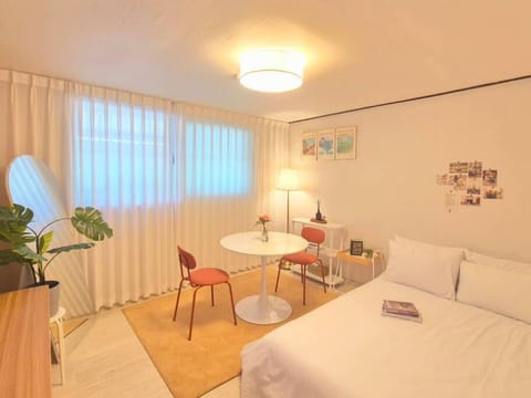 Center of Seoul, Seoul National Univ, Boramae hospital two room Apartment in Seoul