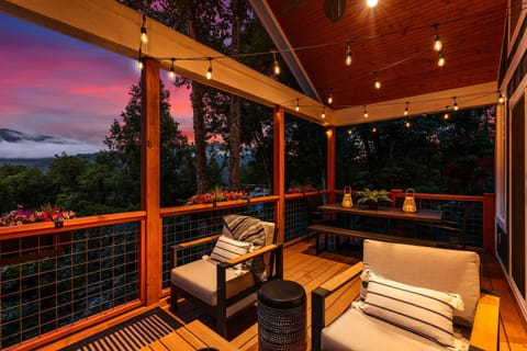 Patio, Natural landscape, View (from property/room), Balcony/Terrace, Living room, Seating area, Dining area, Mountain view