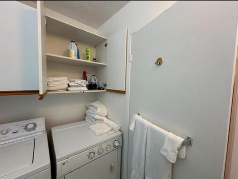 Quiet, comfortable great location 2 bedroom Apartment in Sherbrooke